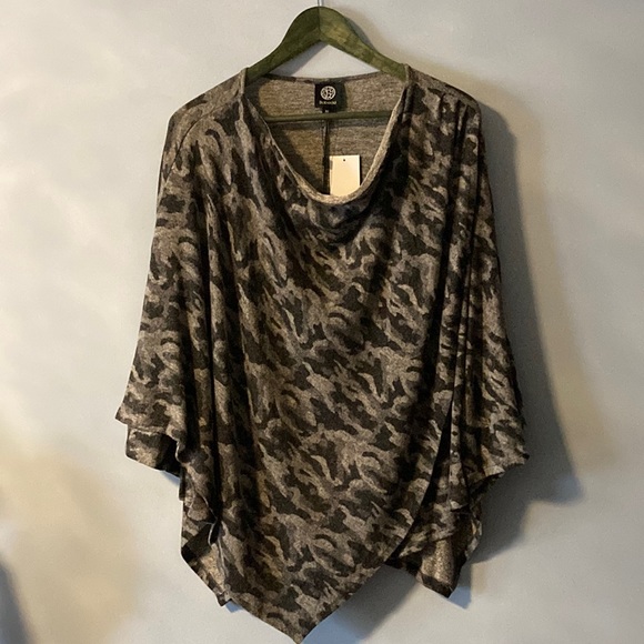 bobeau Tops - Bobeau Poncho Style Gray and Black Camo Top, OSFM